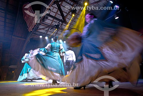  Show de dança gaúcha na cidade de Canela  - Canela - Rio Grande do Sul (RS) - Brasil