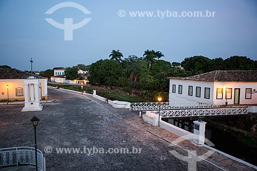  Vista da Avenida Sebastião Fleury Curado com a Cruz do Anhanguera - à esquerda - e com o Museu Casa de Cora Coralina - à direita  - Goiás - Goiás (GO) - Brasil