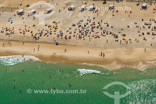  Foto aérea de banhistas na Praia do Arpoador  - Rio de Janeiro - Rio de Janeiro (RJ) - Brasil