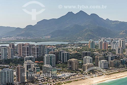  Foto aérea da Praia da Barra da Tijuca com hotéis e edifícios residenciais  - Rio de Janeiro - Rio de Janeiro (RJ) - Brasil