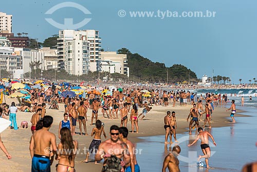  Banhistas na orla da Praia de Ipanema  - Rio de Janeiro - Rio de Janeiro (RJ) - Brasil