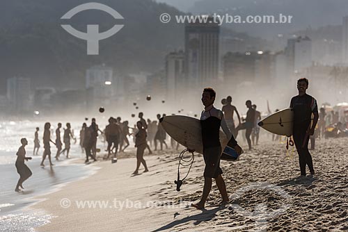  Banhistas na orla da Praia de Ipanema  - Rio de Janeiro - Rio de Janeiro (RJ) - Brasil