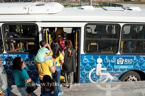  Ônibus especial para público prioritário - gestantes, crianças de colo, idosos, deficientes - na Estação BRT Morro do Outeiro - Terminal Centro Olímpico - extensão do Metrô Rio - linha 4  - Rio de Janeiro - Rio de Janeiro (RJ) - Brasil