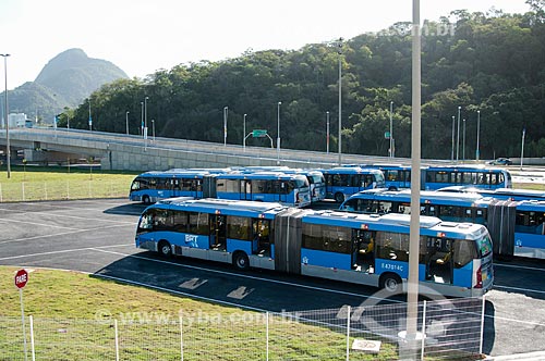  Ônibus na Estação BRT Morro do Outeiro - Terminal Centro Olímpico - extensão do Metrô Rio - linha 4  - Rio de Janeiro - Rio de Janeiro (RJ) - Brasil