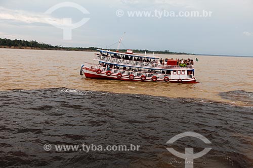  Chalana - embarcação regional - próximo ao encontro das águas do Rio Negro e Rio Solimões  - Manaus - Amazonas (AM) - Brasil