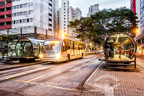  Estação tubular de ônibus articulados - também conhecido como Estação Tubo  - Curitiba - Paraná (PR) - Brasil
