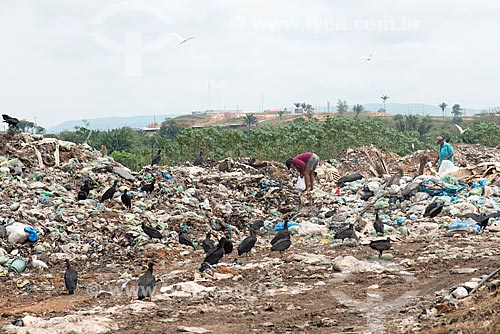  Catador em depósito de lixo na periferia da cidade de São Félix do Xingu  - São Félix do Xingu - Pará (PA) - Brasil