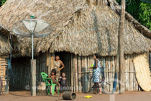  Família na Aldeia Moikarakô - Terra Indígena Kayapó  - São Félix do Xingu - Pará (PA) - Brasil
