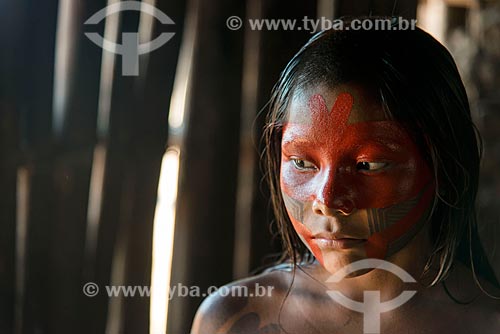  Detalhe de menina com pintura corporal na Aldeia Moikarakô - Terra Indígena Kayapó  - São Félix do Xingu - Pará (PA) - Brasil