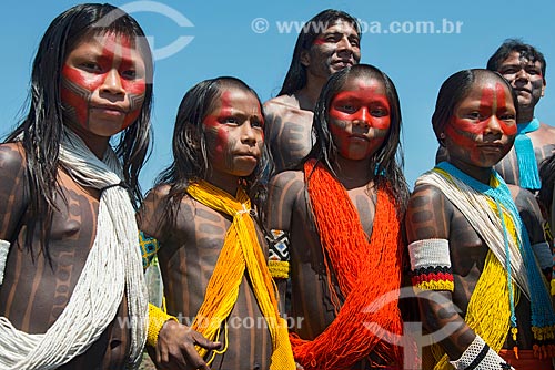  Detalhe de crianças da Aldeia Moikarakô - Terra Indígena Kayapó - com pintura corporal  - São Félix do Xingu - Pará (PA) - Brasil
