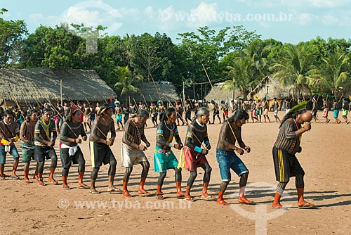  Índios dançando à Maniaka Murasi - também conhecida como dança da mandioca - na Aldeia Moikarakô - Terra Indígena Kayapó  - São Félix do Xingu - Pará (PA) - Brasil