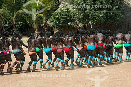  Índias dançando à Maniaka Murasi - também conhecida como dança da mandioca - na Aldeia Moikarakô - Terra Indígena Kayapó  - São Félix do Xingu - Pará (PA) - Brasil