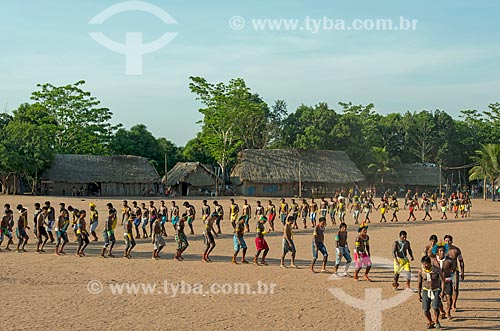  Índios dançando à Maniaka Murasi - também conhecida como dança da mandioca - na Aldeia Moikarakô - Terra Indígena Kayapó  - São Félix do Xingu - Pará (PA) - Brasil