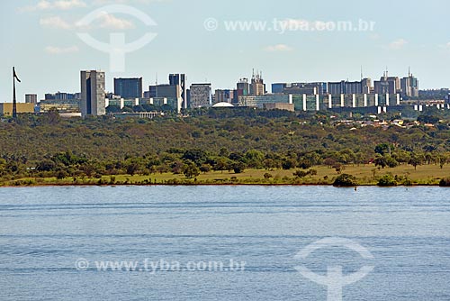  Vista do Lago Paranoá a partir do Parque Ecológico Dom Bosco com o Congresso Nacional ao fundo  - Brasília - Distrito Federal (DF) - Brasil