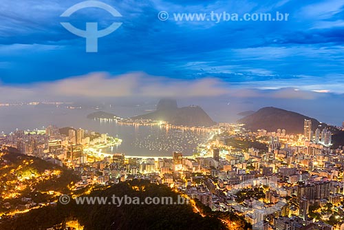  Vista do amanhecer na Enseada de Botafogo a partir do Mirante Dona Marta com o Pão de Açúcar ao fundo  - Rio de Janeiro - Rio de Janeiro (RJ) - Brasil