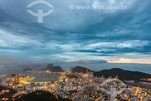  Vista do amanhecer na Enseada de Botafogo a partir do Mirante Dona Marta com o Pão de Açúcar ao fundo  - Rio de Janeiro - Rio de Janeiro (RJ) - Brasil