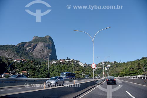  Avenida Ministro Ivan Lins com a Pedra da Gávea - à esquerda  - Rio de Janeiro - Rio de Janeiro (RJ) - Brasil