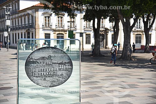  Detalhe do monumento à primeira foto na América do Sul - retrata o Paço Imperial feita em 17 de janeiro de 1840 por Louis Comte  - Rio de Janeiro - Rio de Janeiro (RJ) - Brasil