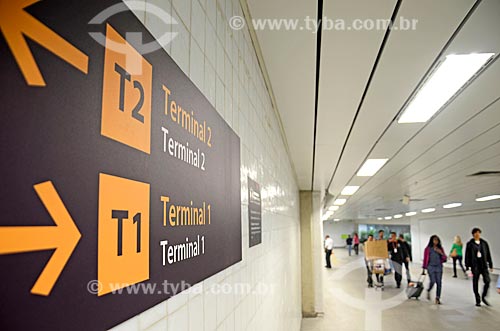  Placa sinalizando os terminais 1 e 2 do Aeroporto Internacional Antônio Carlos Jobim  - Rio de Janeiro - Rio de Janeiro (RJ) - Brasil