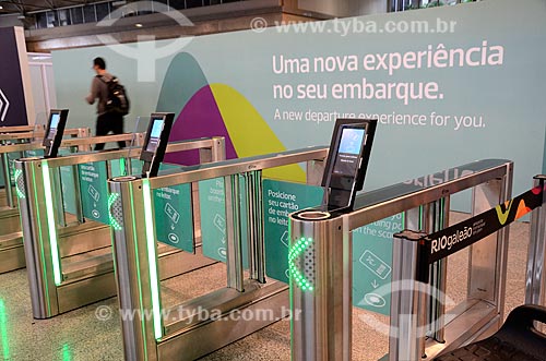  Catraca para a acesso à área de embarque - novo método de embarque - no Aeroporto Internacional Antônio Carlos Jobim  - Rio de Janeiro - Rio de Janeiro (RJ) - Brasil