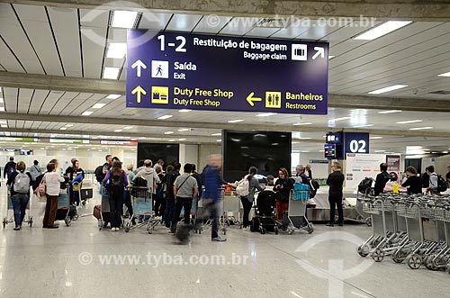  Passageiros na área de desembarque Aeroporto Internacional Antônio Carlos Jobim  - Rio de Janeiro - Rio de Janeiro (RJ) - Brasil