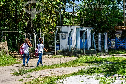  Crianças voltando da escola na Vila de Velha Boipeba  - Cairu - Bahia (BA) - Brasil