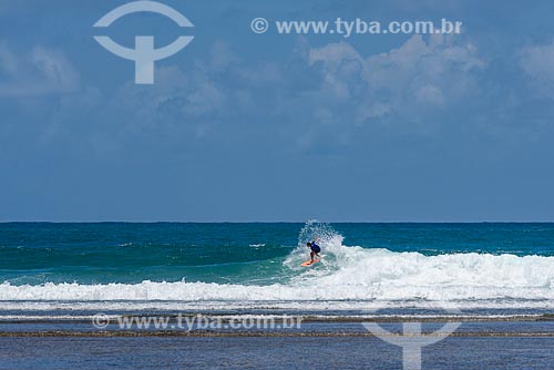  Surfista na Praia de taipús de fora  - Maraú - Bahia (BA) - Brasil