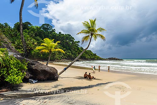  Banhistas na orla da Praia da Engenhoca  - Itacaré - Bahia (BA) - Brasil