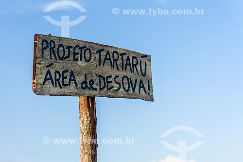 Placa indicando área de desova de tartaruga marinha na orla da Praia do Pontal  - Itacaré - Bahia (BA) - Brasil