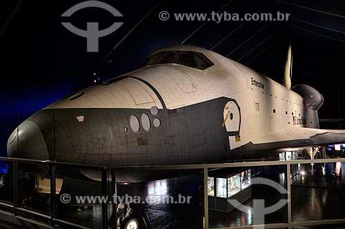  Ônibus espacial Enterprise no pavilhão do ônibus espacial - porta-aviões da Segunda Guerra Mundial USS Intrepid - Museu Intrepid (1982)  - Cidade de Nova Iorque - Nova Iorque - Estados Unidos