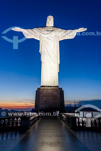  Vista do Cristo Redentor (1931) durante o pôr do sol  - Rio de Janeiro - Rio de Janeiro (RJ) - Brasil