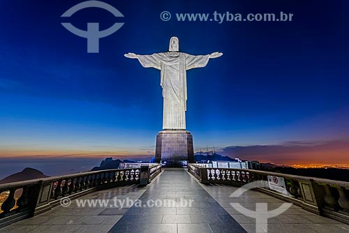  Vista do Cristo Redentor (1931) durante o pôr do sol  - Rio de Janeiro - Rio de Janeiro (RJ) - Brasil