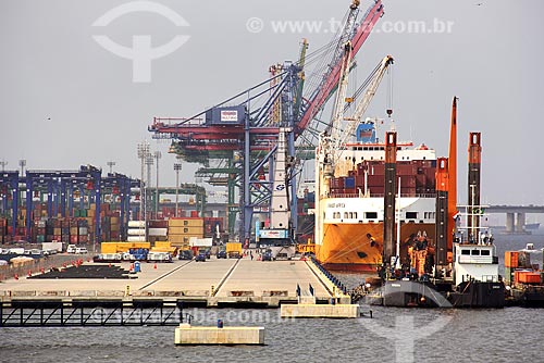  Navio cargueiro atracado no Porto do Rio de Janeiro  - Rio de Janeiro - Rio de Janeiro (RJ) - Brasil