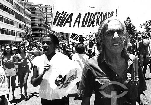  Ferreira Gullar na Avenida Vieira Souto durante manifestação da Campanha das Diretas Já  - Rio de Janeiro - Rio de Janeiro (RJ) - Brasil