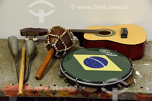  Instrumentos musicais na sede do Grupo Cultural Jongo da Serrinha  - Rio de Janeiro - Rio de Janeiro (RJ) - Brasil