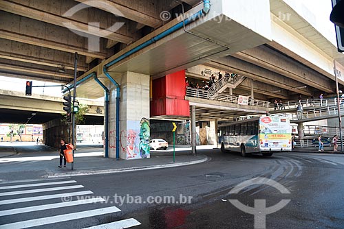  Rua Francisco Batista sob o Viaduto Prefeito Negrão de Lima (1960)  - Rio de Janeiro - Rio de Janeiro (RJ) - Brasil
