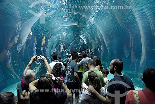  Pessoas no interior do AquaRio - aquário marinho da cidade do Rio de Janeiro  - Rio de Janeiro - Rio de Janeiro (RJ) - Brasil