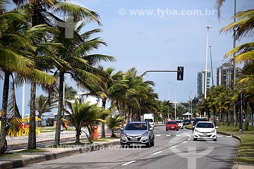  Tráfego na Avenida Lúcio Costa - também conhecida como Avenida Sernambetiba  - Rio de Janeiro - Rio de Janeiro (RJ) - Brasil