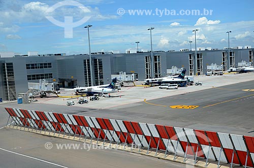  Avião na pista do Aeroporto Internacional de Viracopos  - Campinas - São Paulo (SP) - Brasil