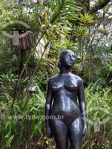  Detalhe de estátua no jardim do Museu Felícia Leirner  - Campos do Jordão - São Paulo (SP) - Brasil