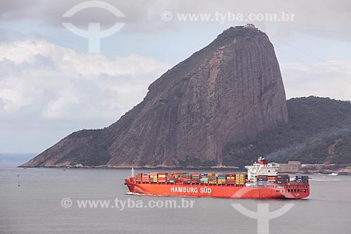  Navio cargueiro Rio Negro na entrada da Baía de Guanabara com Pão de Açúcar ao fundo  - Rio de Janeiro - Rio de Janeiro (RJ) - Brasil