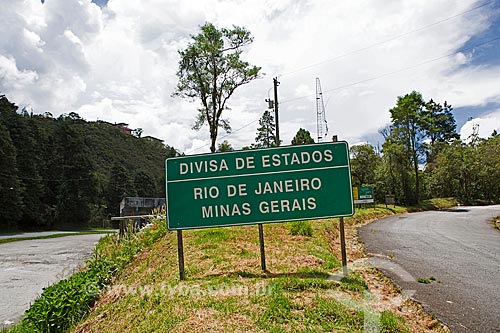 Placa indicando a divisa entre os estados do Rio de Janeiro e Minas Gerais no km 0 da Rodovia BR-354  - Resende - Rio de Janeiro (RJ) - Brasil