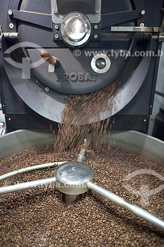  Detalhe de torrefação de grãos de café na Unique Cafés  - Carmo de Minas - Minas Gerais (MG) - Brasil