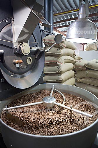  Detalhe de torrefação de grãos de café na Unique Cafés  - Carmo de Minas - Minas Gerais (MG) - Brasil