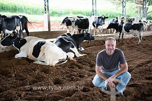  Luiz Flávio de Castro - proprietário da Fazenda Serra Azul - que utiliza o sistema de Compost Barn para produção de leite  - Carmo de Minas - Minas Gerais (MG) - Brasil