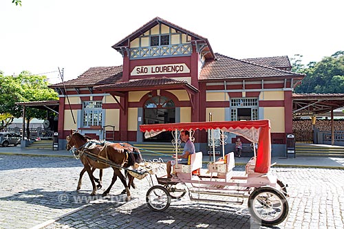 Carruagem em frente à Estação Ferroviária de São Lourenço  - São Lourenço - Minas Gerais (MG) - Brasil