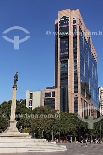  Vista do Monumento à Visconde de Mauá na Praça Mauá com o Centro Empresarial RB1 ao fundo  - Rio de Janeiro - Rio de Janeiro (RJ) - Brasil