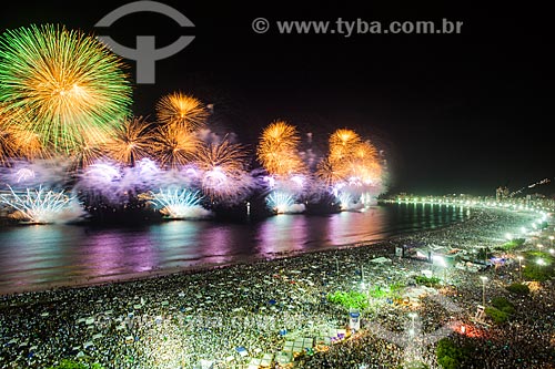  Fogos de artifício na Praia de Copacabana durante o réveillon 2017  - Rio de Janeiro - Rio de Janeiro (RJ) - Brasil