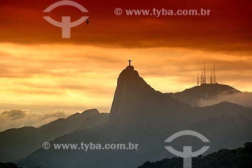  Vista do Cristo Redentor (1931) durante o pôr do sol  - Rio de Janeiro - Rio de Janeiro (RJ) - Brasil