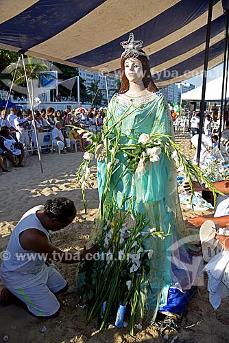  Imagem de Yemanjá na Praia de Copacabana durante a Festa de Yemanjá  - Rio de Janeiro - Rio de Janeiro (RJ) - Brasil